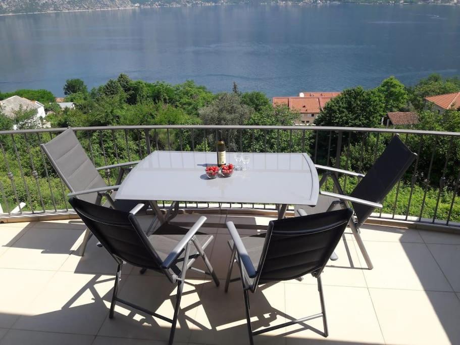 2Br Apartment With Pool Kotor Eksteriør billede